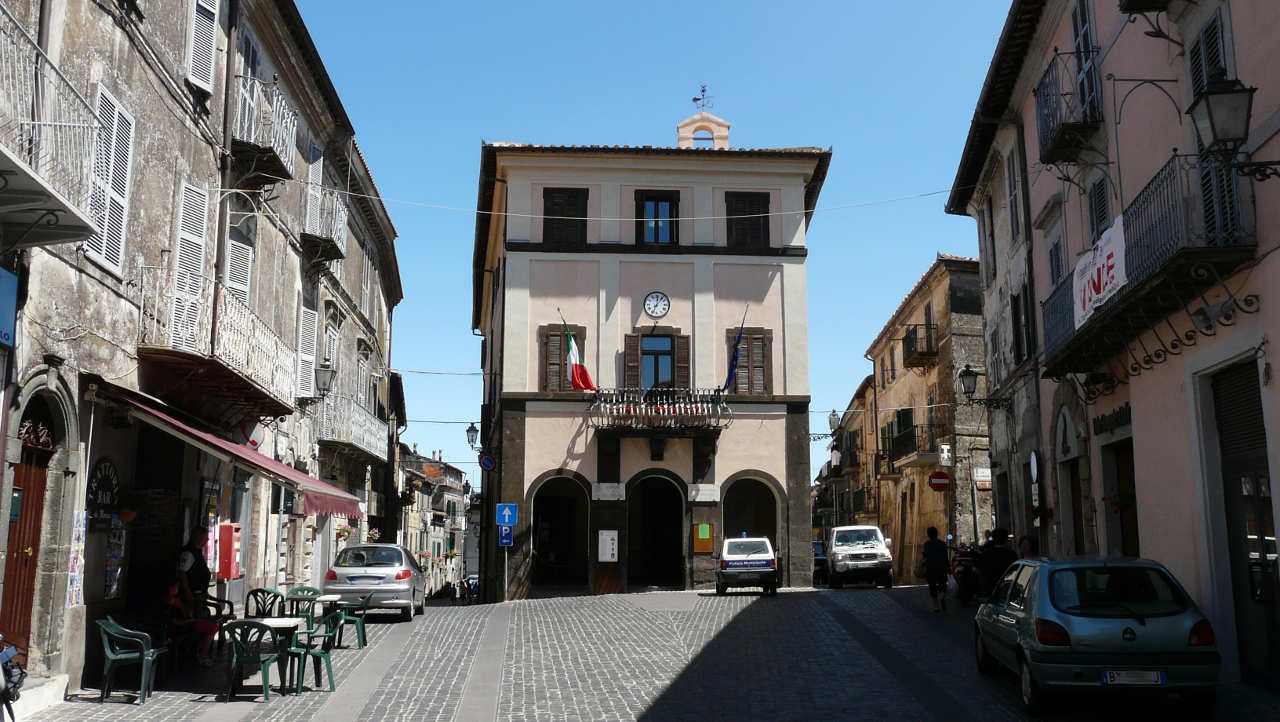 Das Rathaus in der Altstadt von Valentano